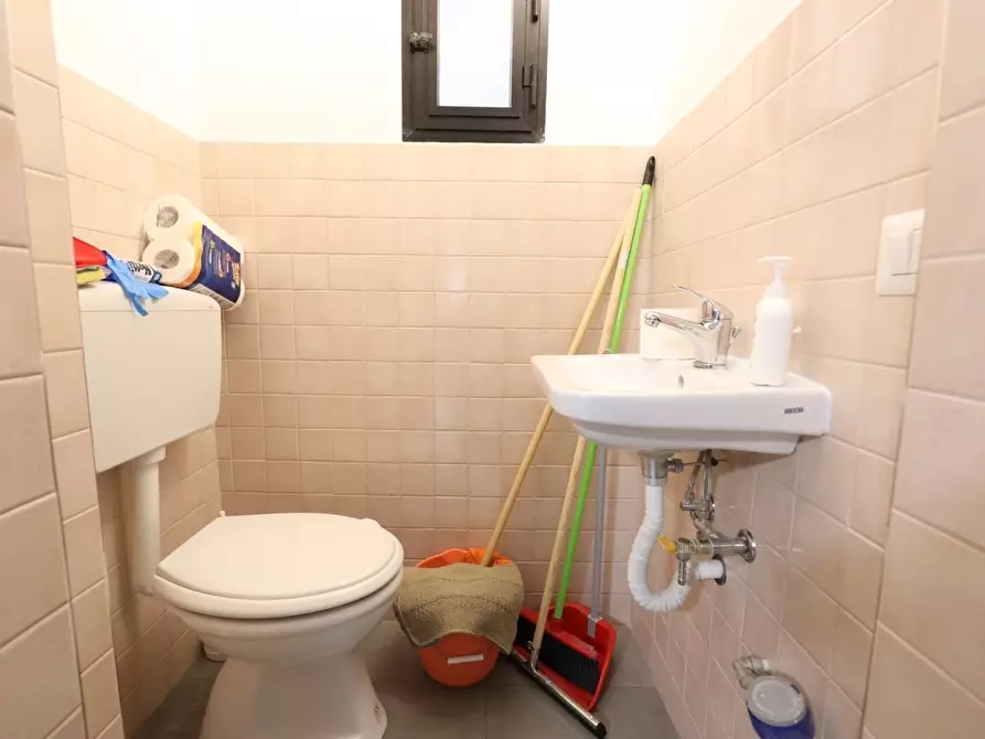 Immagine 9 di Ufficio in affitto  in Via Pisanelli a Taranto