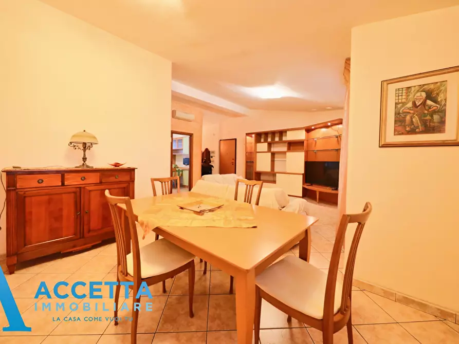 Immagine 11 di Trilocale in vendita  in Via Sciabelle 11 a Taranto