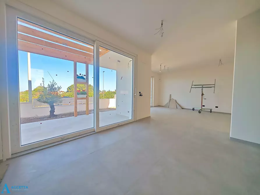 Immagine 8 di Villa in vendita  in Via Azalee a Taranto