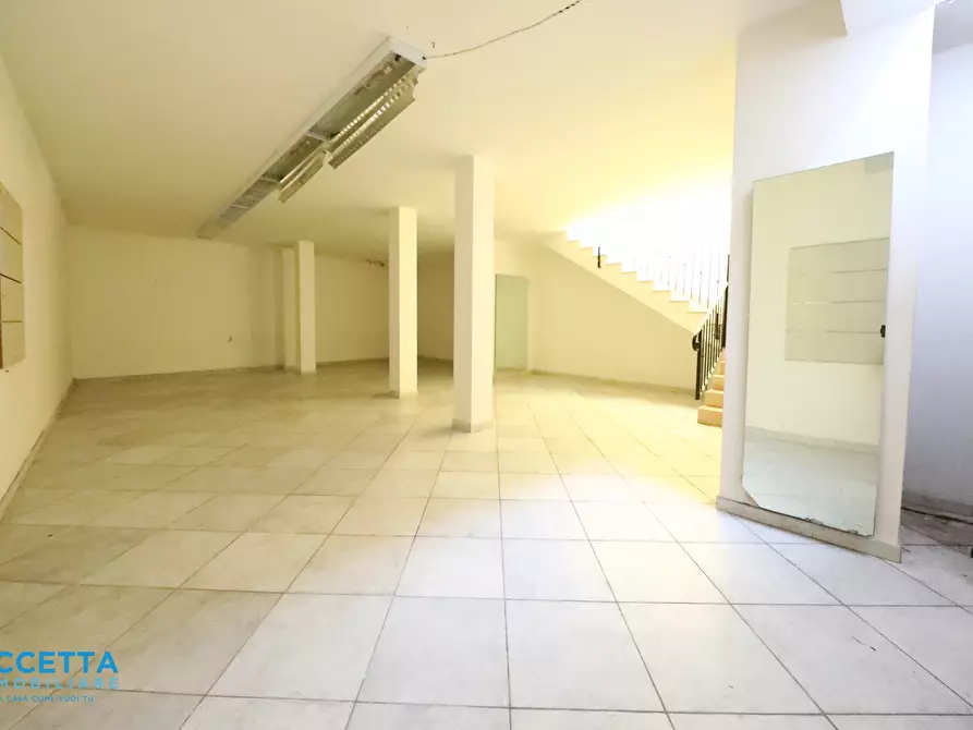 Immagine 12 di Locale commerciale in vendita  in Corso Vittorio Emanuele II 196 a Taranto