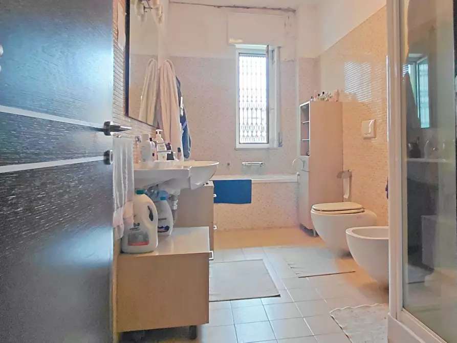 Immagine 12 di Trilocale in vendita  in Via Sibari 9 a Taranto