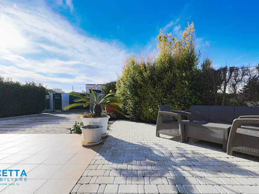 Immagine 5 di Villa in vendita  in Via Fior di Zenzero 2 a Taranto