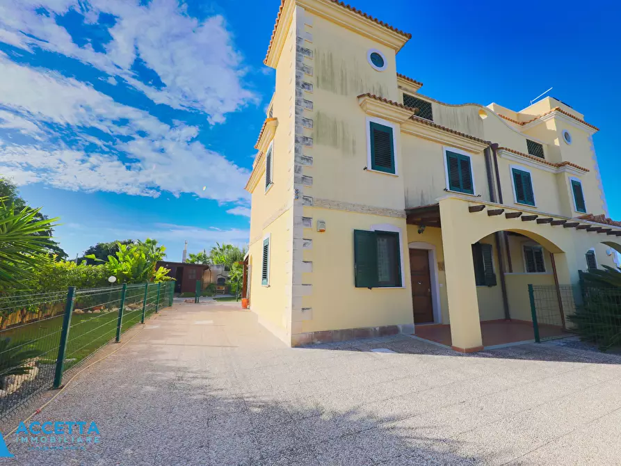 Immagine 24 di Villa in vendita  in Via Delfini 55 a Taranto