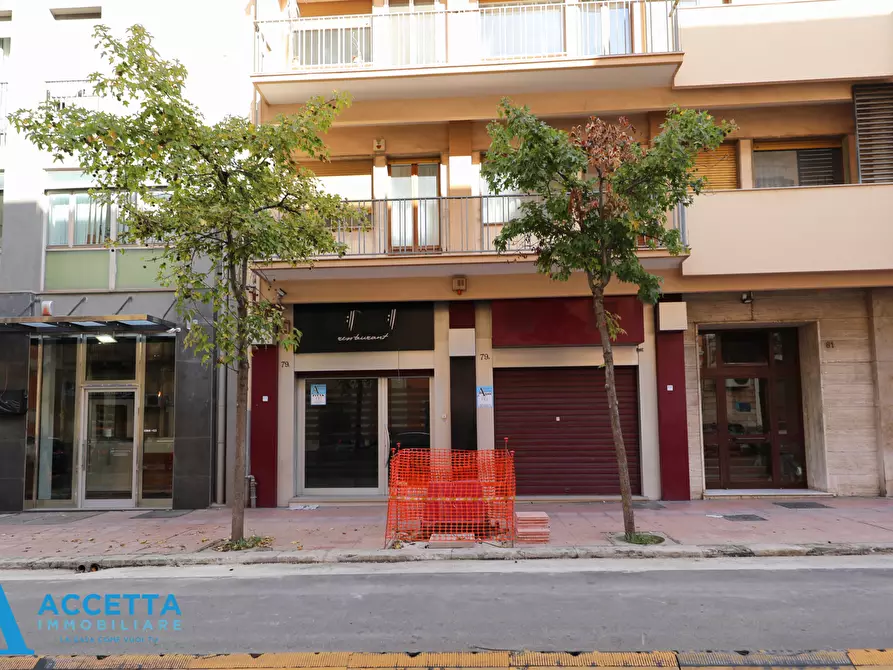 Immagine 19 di Locale commerciale in vendita  in Corso Umberto I 79 a Taranto