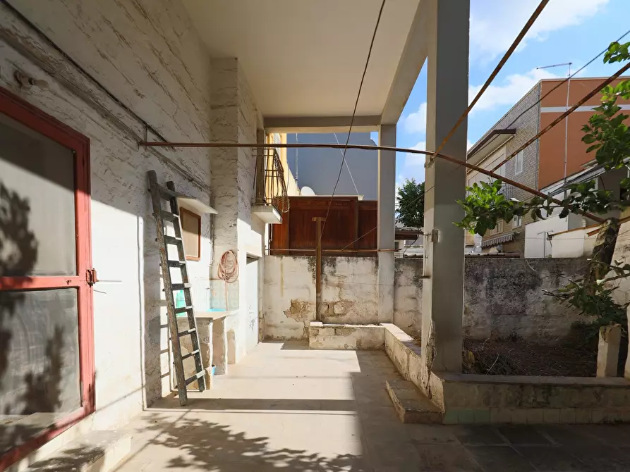 Immagine 23 di Palazzo in vendita  in Via Giuseppe Garibaldi 15 a Taranto