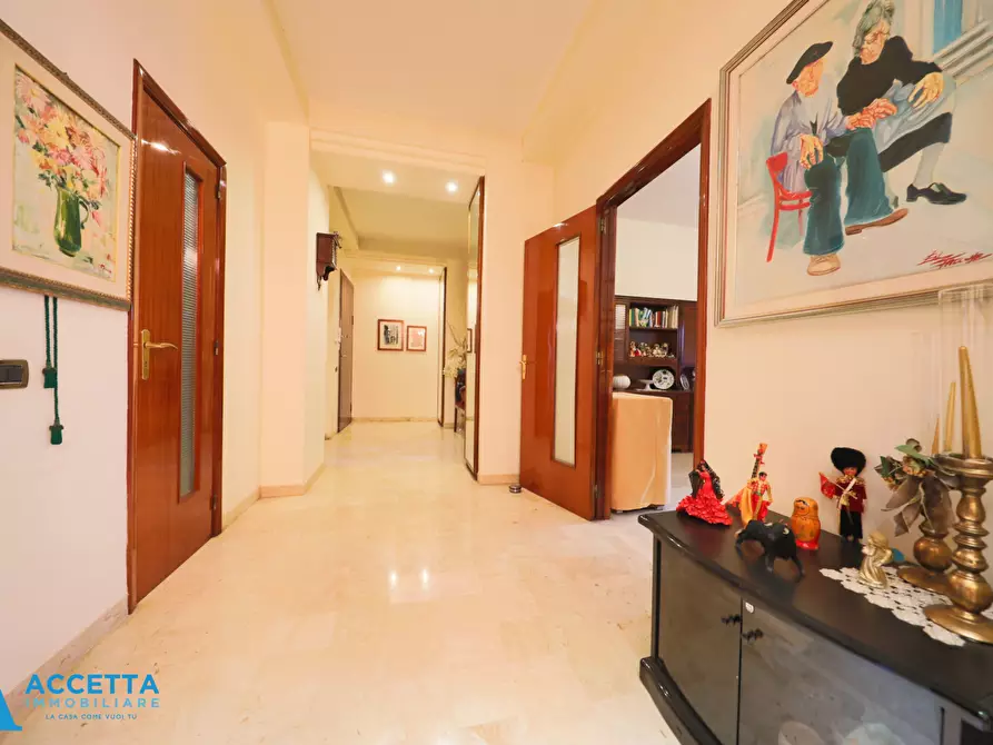 Immagine 9 di Trilocale in vendita  in Viale Magna Grecia 104 a Taranto