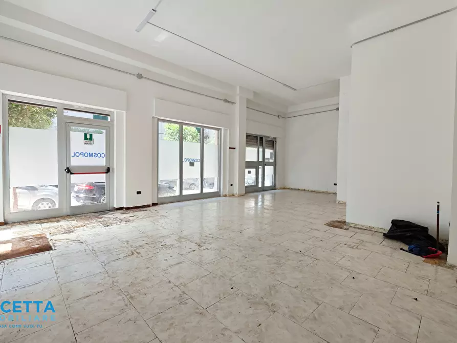 Immagine 6 di Locale commerciale in vendita  in Via Dica di Genova 50 a Taranto