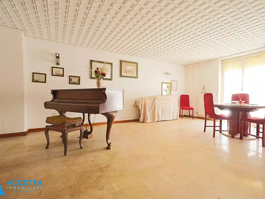 Immagine 4 di Trilocale in vendita  in Viale Liguria 27 a Taranto