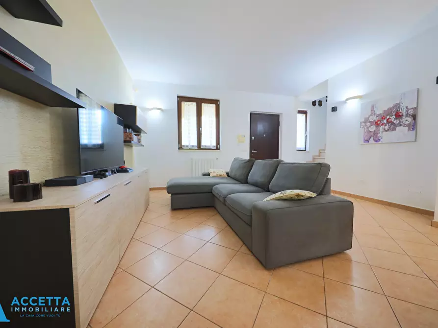 Immagine 11 di Villa in vendita  in Via Delfini 55 a Taranto