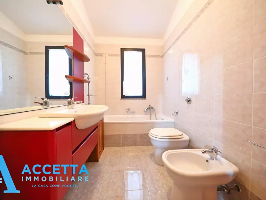 Immagine 7 di Trilocale in vendita  in Via Sciabelle 11 a Taranto