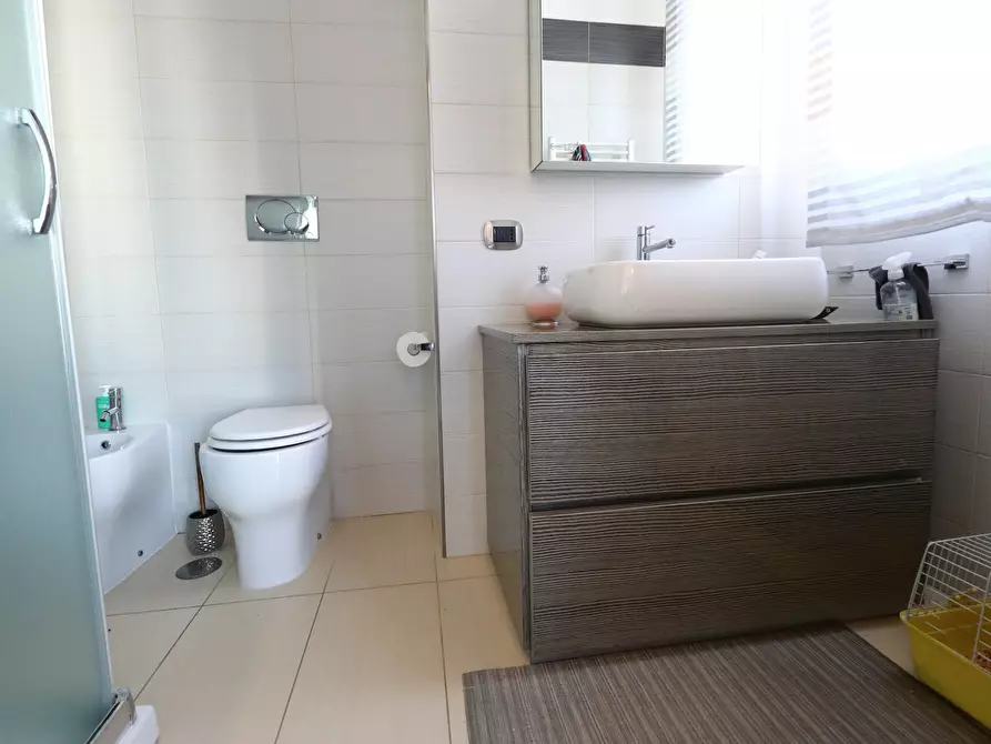 Immagine 19 di Quadrilocale in vendita  in Piazza Giovanni XXIII 13 a Taranto