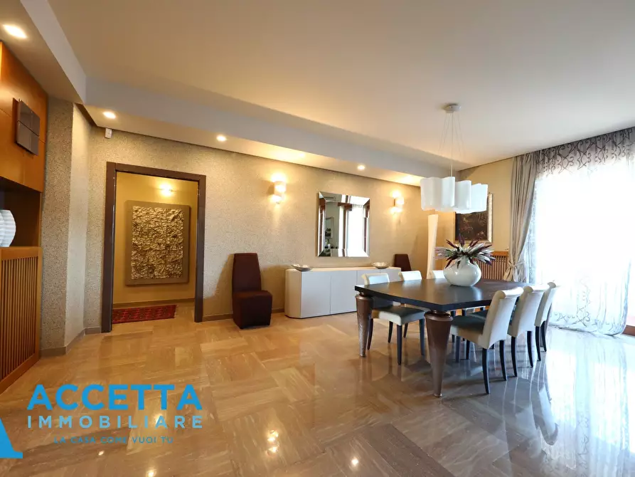 Immagine 4 di Quadrilocale in vendita  in Piazza Giovanni XXIII 13 a Taranto