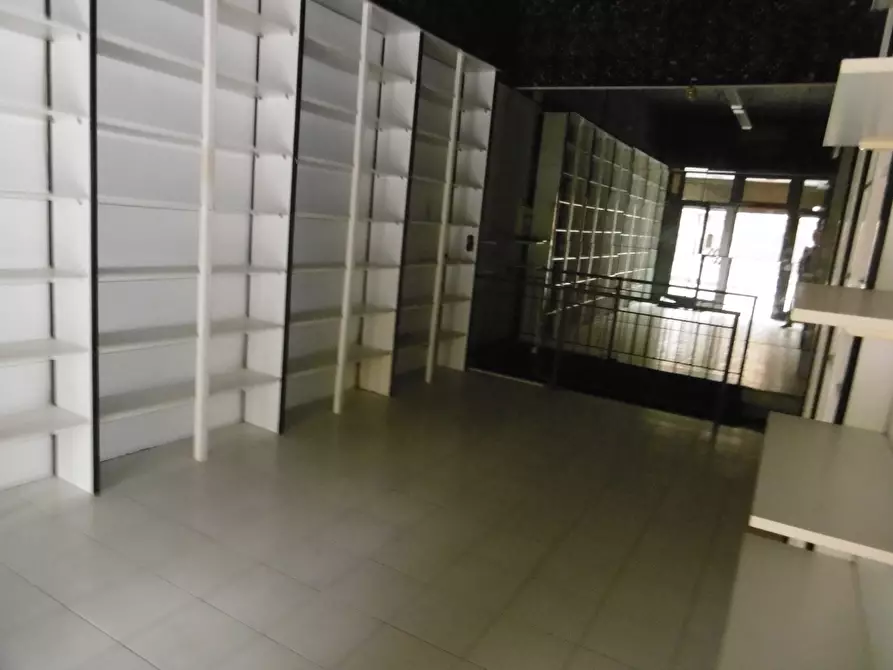 Immagine 13 di Locale commerciale in affitto  in VIA DELLA PISANA a Roma