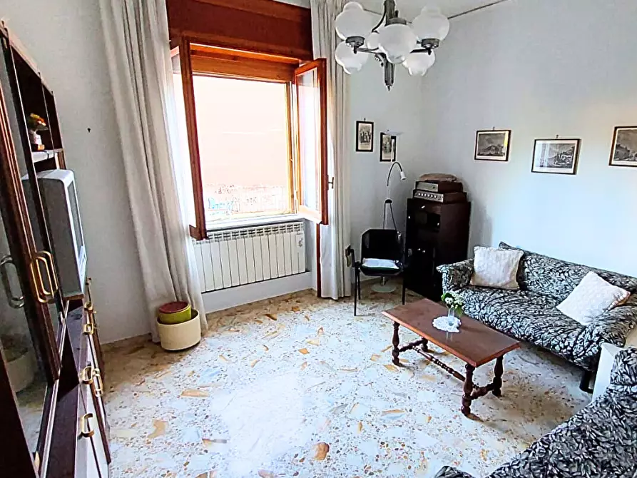 Immagine 11 di Pentalocale in vendita  in Via Medaglie D'Oro 388 a Salerno