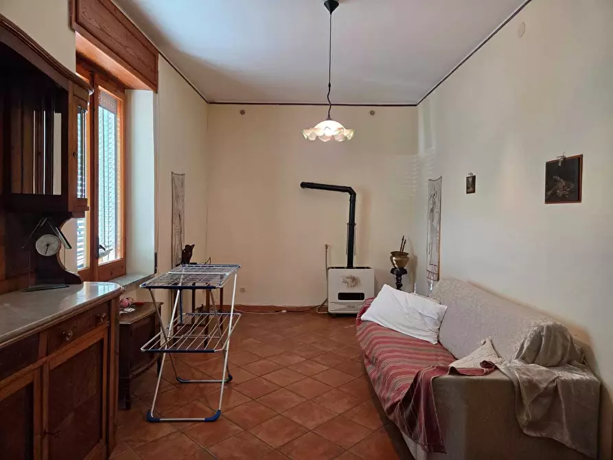 Immagine 3 di Bilocale in vendita  in Piazza Umberto I 11 a Montecorvino Rovella