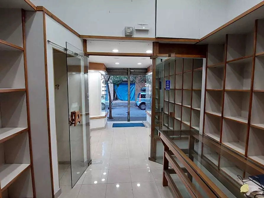 Immagine 7 di Locale commerciale in vendita  in Via del Carmine 89 a Salerno