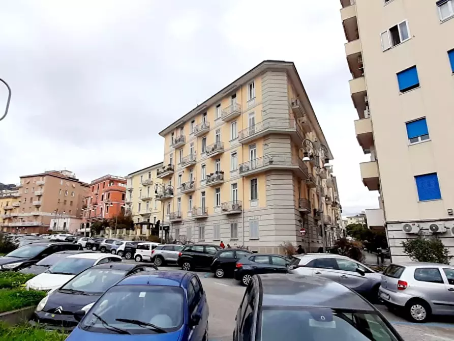 Immagine 4 di Trilocale in vendita  in Via Piave 1 a Salerno