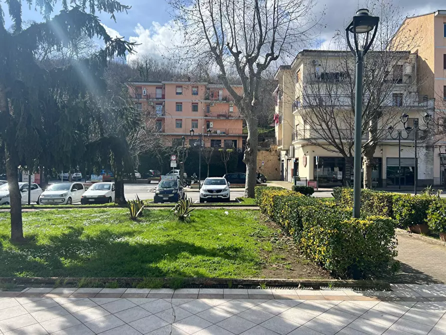 Immagine 18 di Locale commerciale in affitto  in Corso Giuseppe Garibaldi 32 a Baronissi