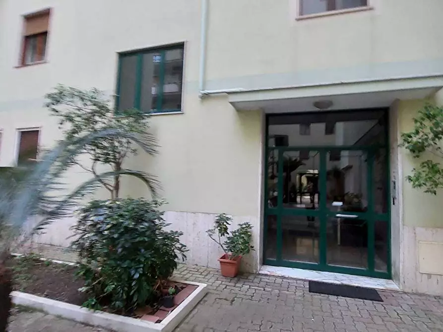 Immagine 26 di Pentalocale in vendita  in Via Medaglie D'Oro 388 a Salerno