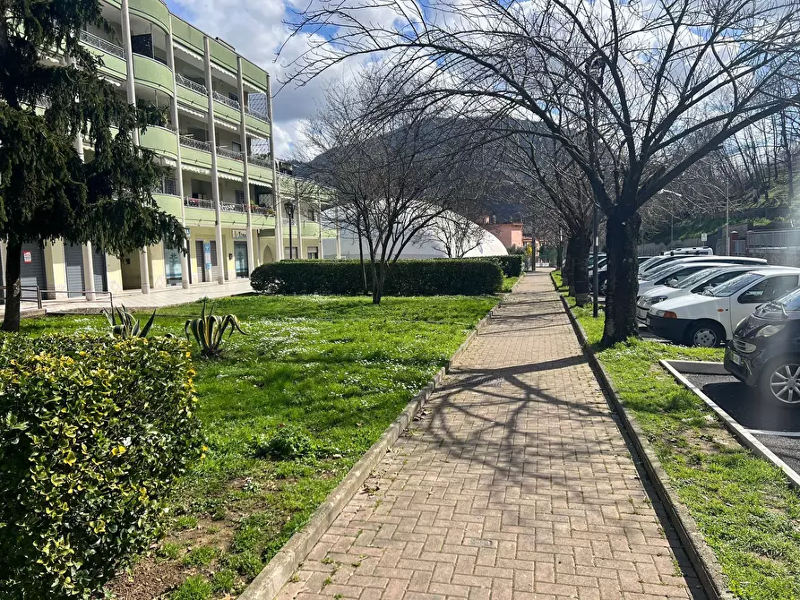 Immagine 16 di Locale commerciale in affitto  in Corso Giuseppe Garibaldi 32 a Baronissi