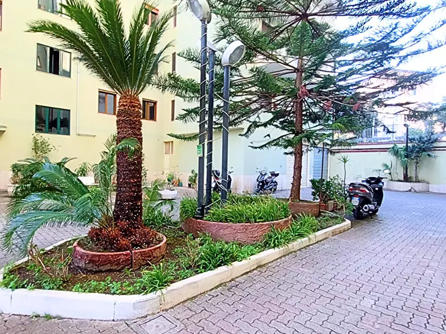 Immagine 3 di Pentalocale in vendita  in Via Medaglie D'Oro 388 a Salerno