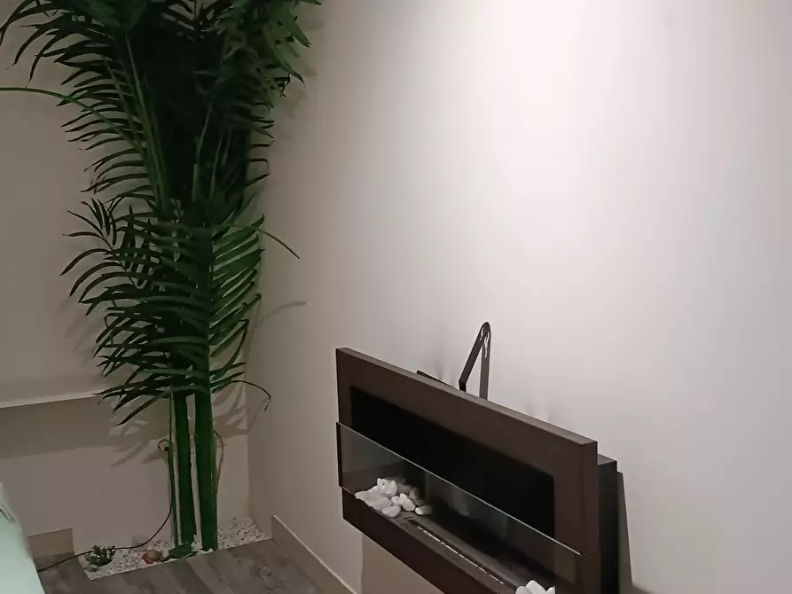 Immagine 17 di Locale commerciale in vendita  in Via Sant'Eremita 27 a Salerno