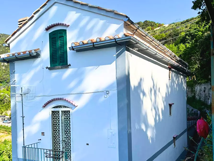 Immagine 3 di Villa in vendita  in Via le Camere 30 a Vietri Sul Mare