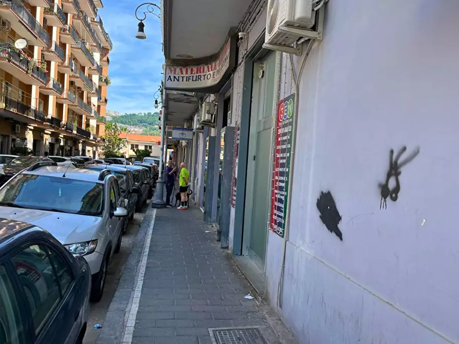 Immagine 11 di Locale commerciale in vendita  in Via Sichelmanno 16 a Salerno