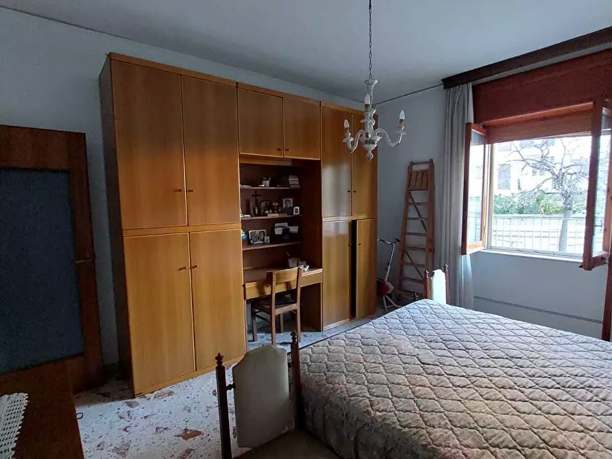 Immagine 17 di Pentalocale in vendita  in Via Medaglie D'Oro 388 a Salerno