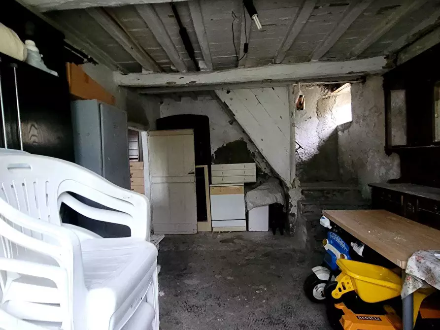 Immagine 59 di Pentalocale in vendita  in Via Campi 7 a Serra Riccò