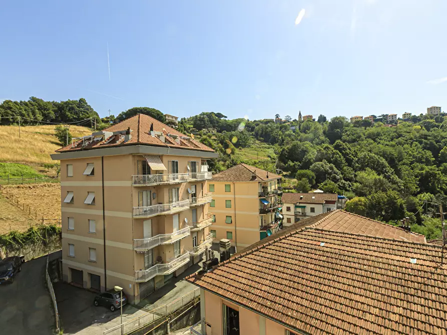 Immagine 36 di Quadrilocale in vendita  in Via Fratelli Gazzo 22/14 a Serra Riccò