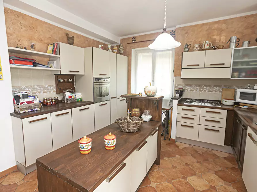 Immagine 9 di Villa in vendita  in Via privata Scanduè 23 a Serra Riccò