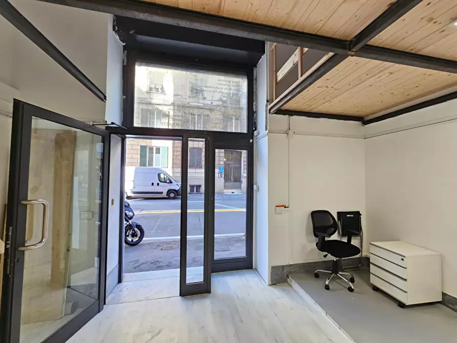 Immagine 5 di Locale commerciale in vendita  in Via Giovanni Tommaso Invrea 46 a Genova