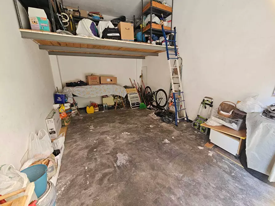 Immagine 1 di Garage in vendita  in Via Alcide De Gasperi 16 a Campomorone