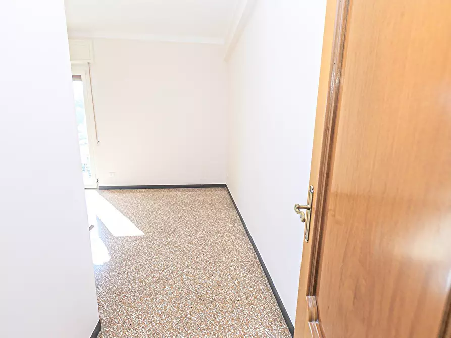 Immagine 29 di Pentalocale in vendita  in Via delle Acacie 10 a Genova