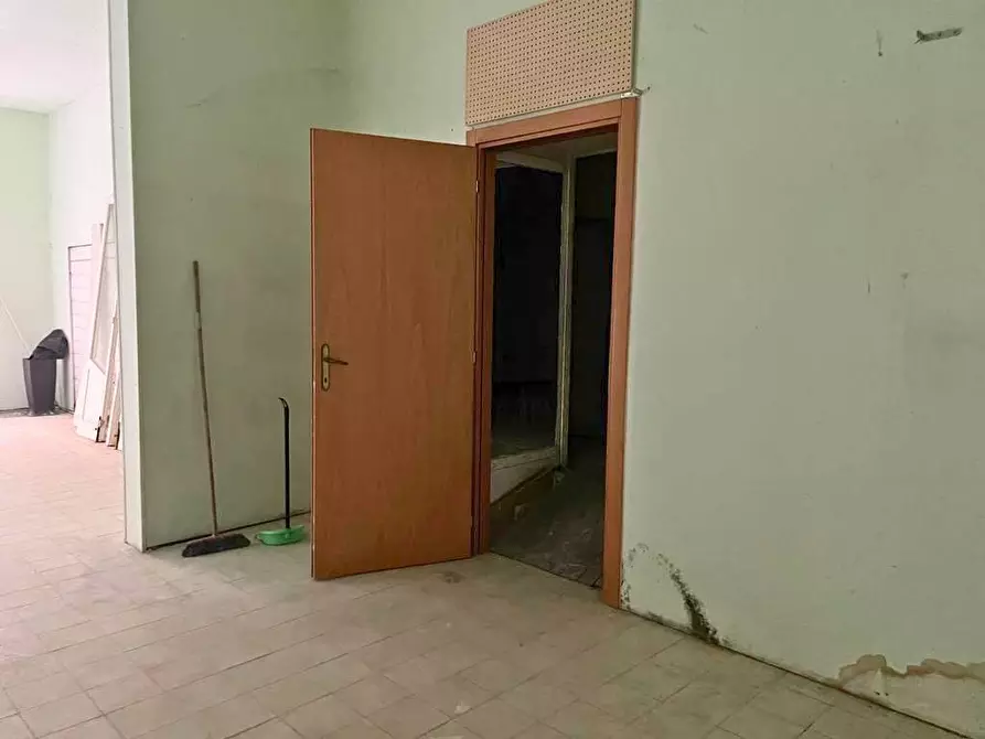 Immagine 10 di Locale commerciale in vendita  a Monte Argentario