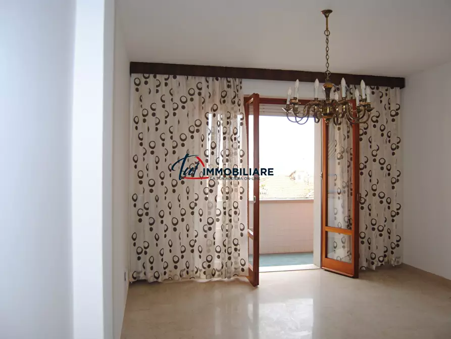 Immagine 1 di Pentalocale in vendita  in Viale Cassa di Risparmio 37 a Livorno