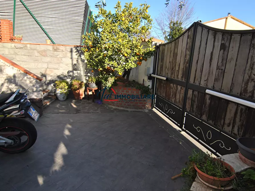 Immagine 21 di Casa bifamiliare in vendita  in Via F. Rontini 10 a Livorno