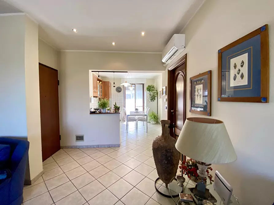 Immagine 4 di Quadrilocale in vendita  in Viale Europa 13 a Grinzane Cavour