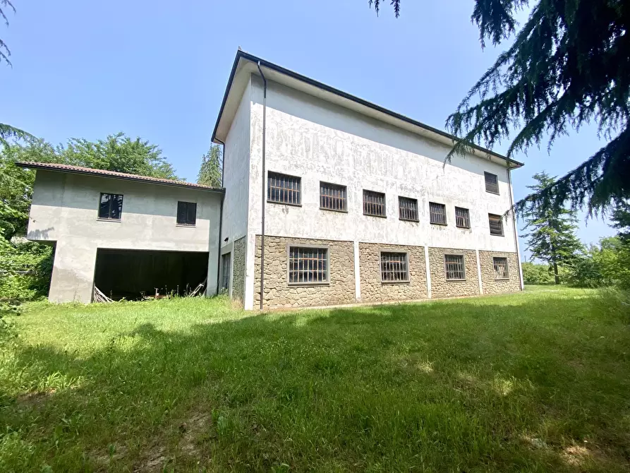 Immagine 4 di Rustico / casale in vendita  in Frazione Villa 8 a Serravalle Langhe