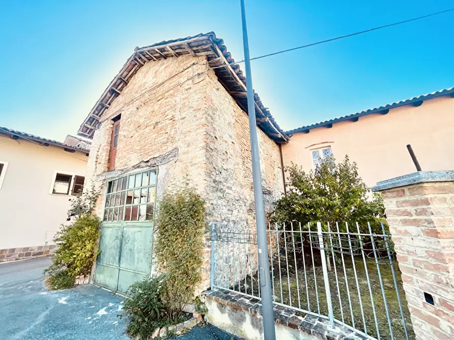 Immagine 5 di Porzione di casa in vendita  in Castelletto 30 a Castiglione Falletto