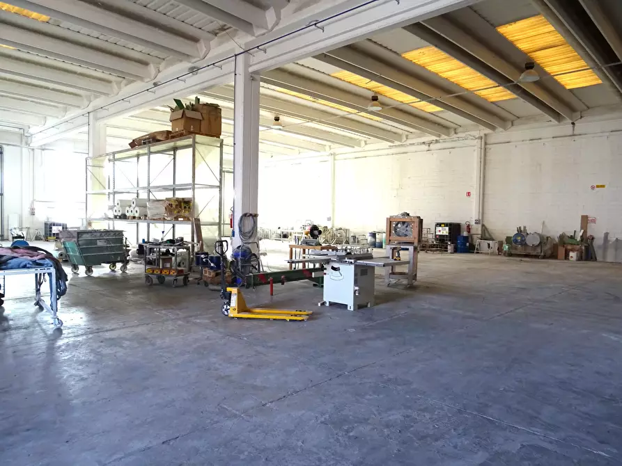 Immagine 3 di Attività artigianale in vendita  a Monte Porzio