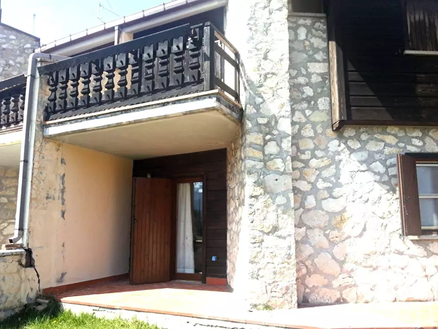 Immagine 5 di Villetta a schiera in vendita  a Rocca Di Mezzo