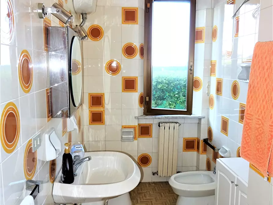 Immagine 11 di Villa in vendita  a Montemarciano