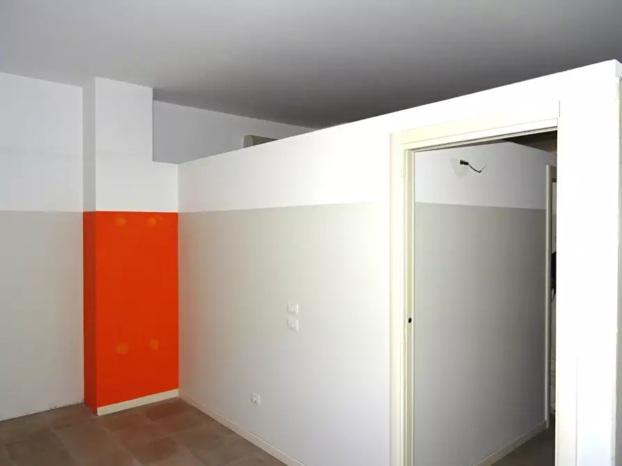 Immagine 24 di Ufficio in vendita  a Senigallia