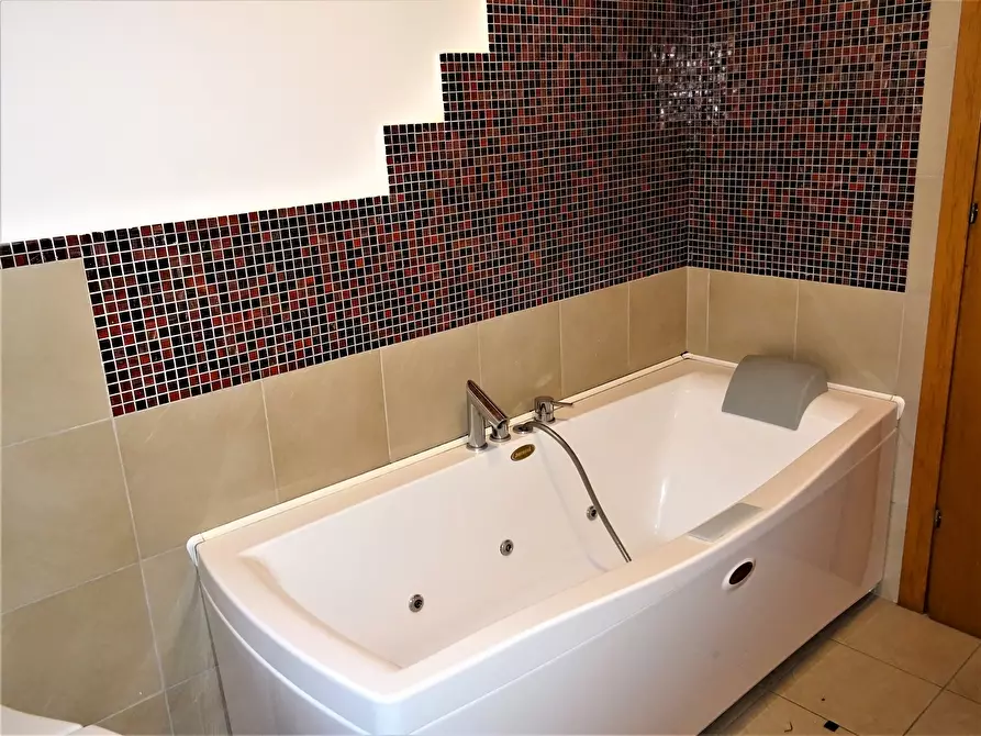 Immagine 16 di Appartamento in vendita  a Senigallia