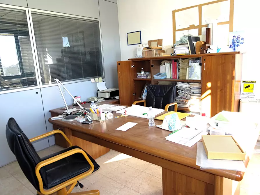 Immagine 12 di Ufficio in vendita  a Senigallia