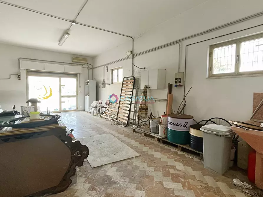 Immagine 8 di Locale commerciale in vendita  a Pineto