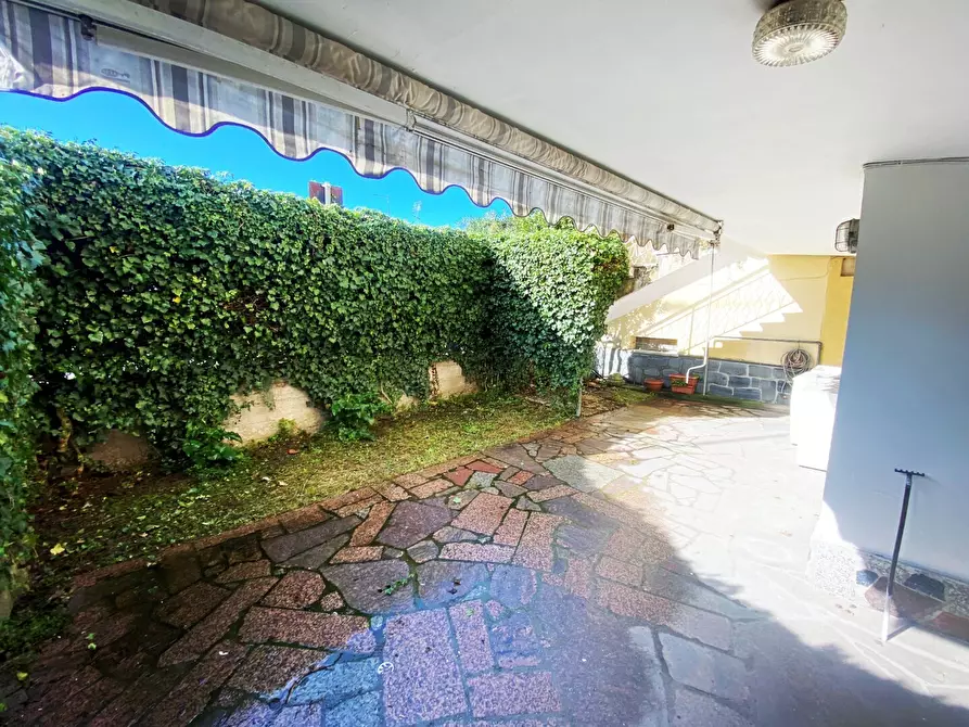 Immagine 28 di Casa trifamiliare in vendita  in Strada Statale 1 189 a Castelnuovo Magra