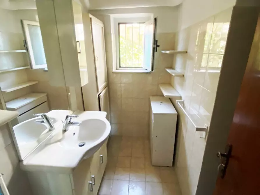 Immagine 26 di Casa trifamiliare in vendita  in Strada Statale 1 189 a Castelnuovo Magra